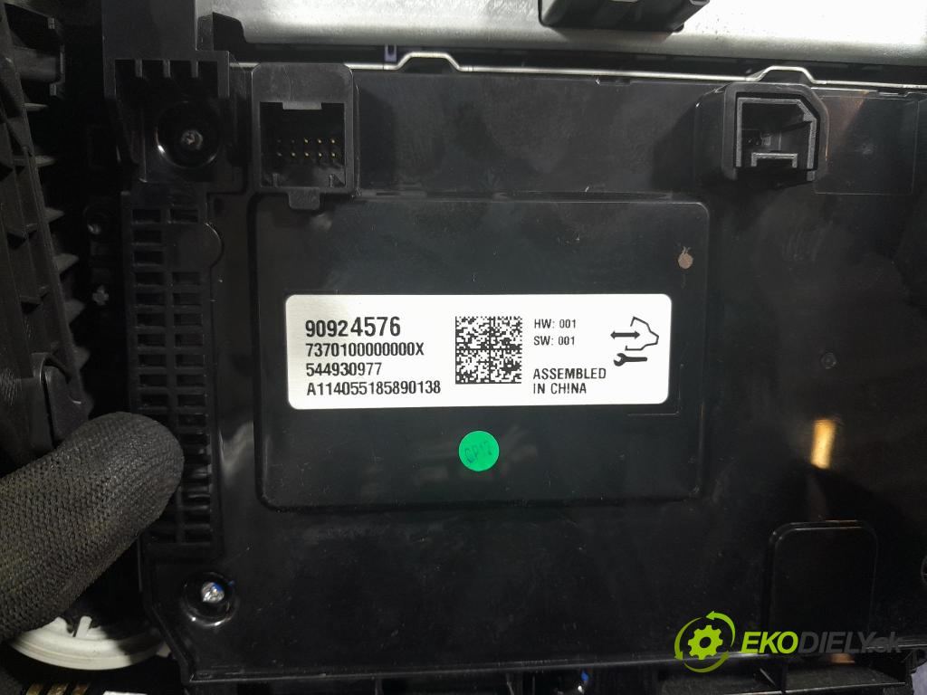 Opel Insignia 2014 displej Radio / GPS 90924576