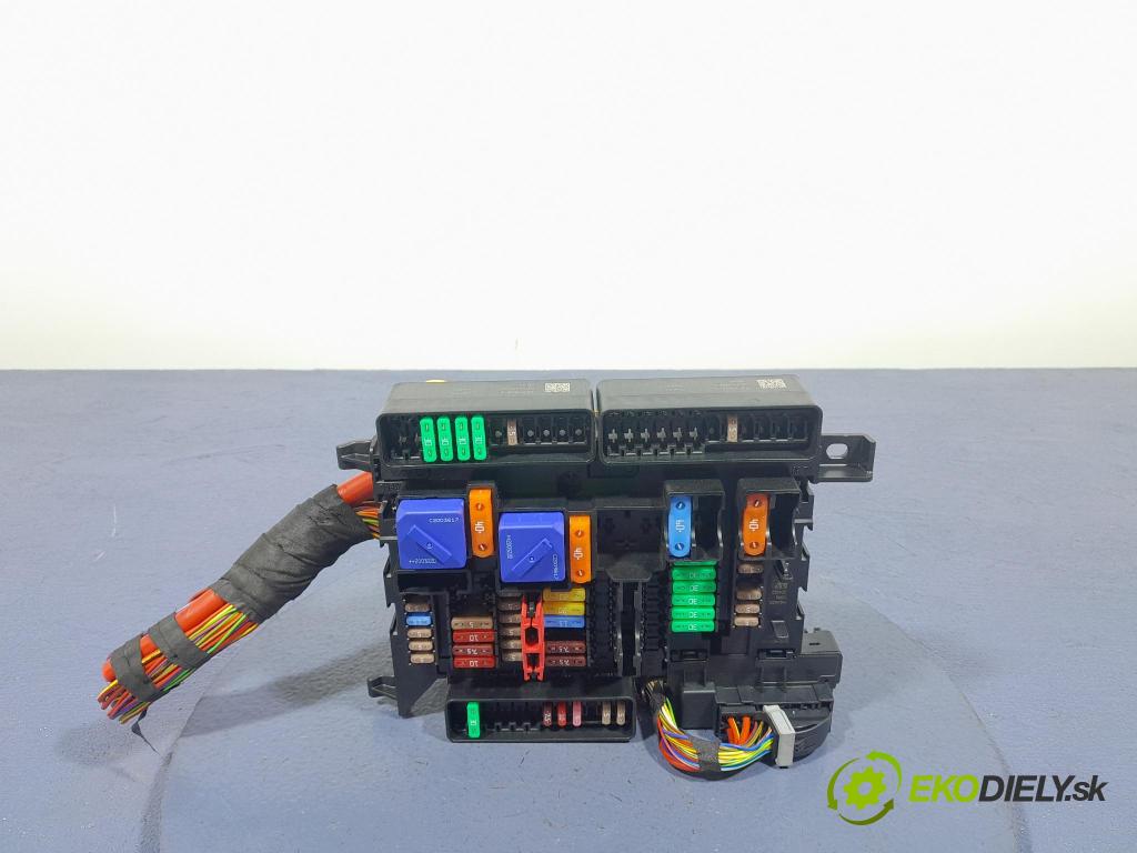 Bmw Seria 2 2020 skříňka Pojistky 9270356