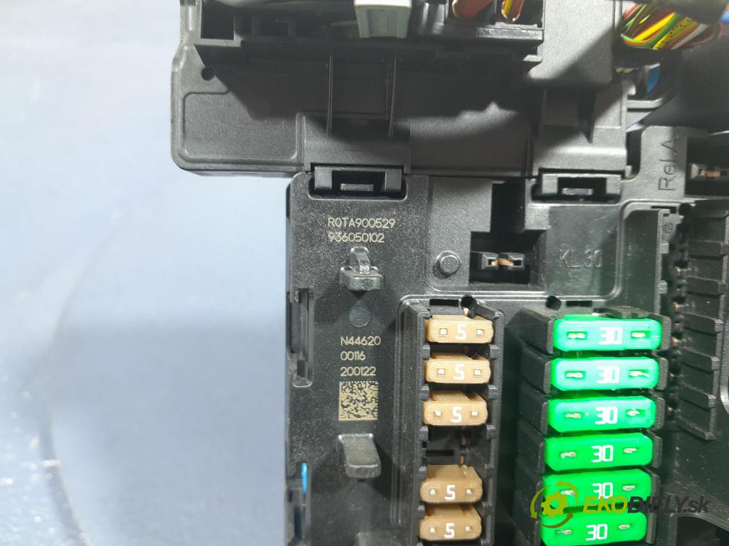 Bmw Seria 2 2020 skříňka Pojistky 9270356