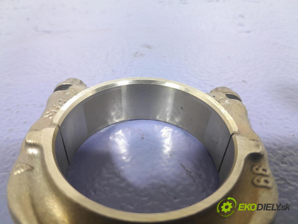 Skoda Octavia 2023 píst