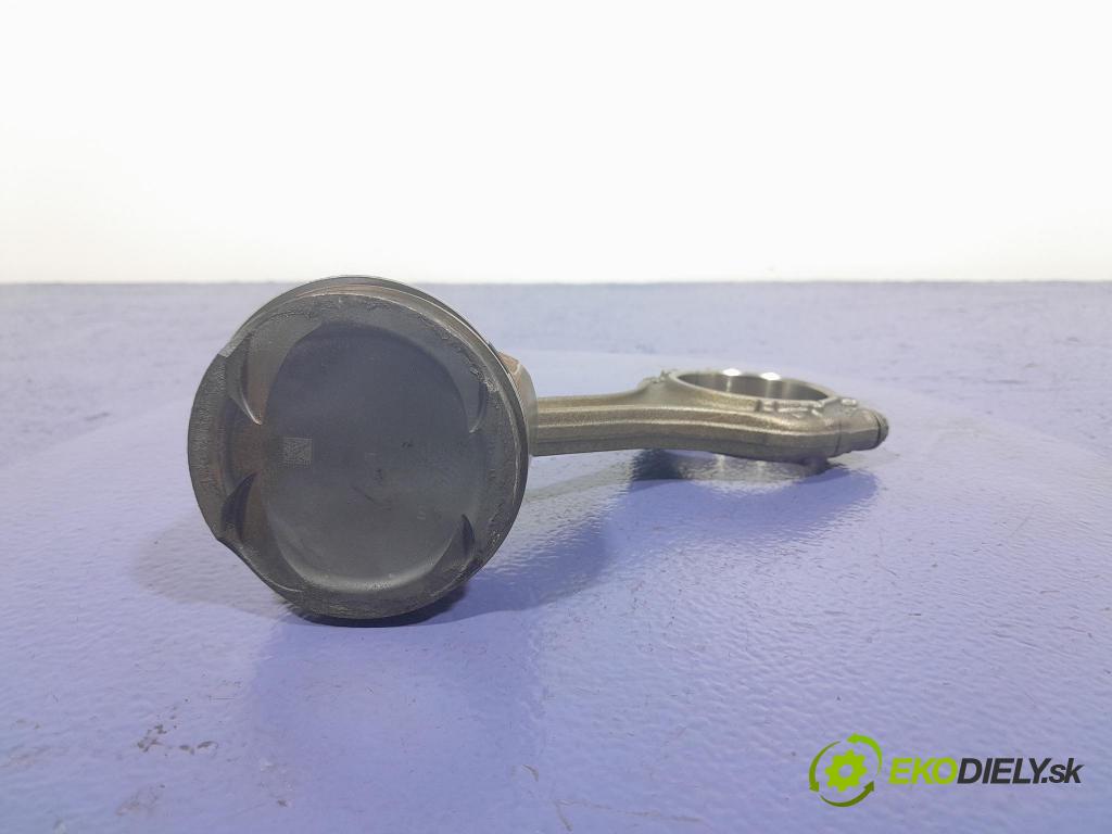 Skoda Octavia 2023 píst