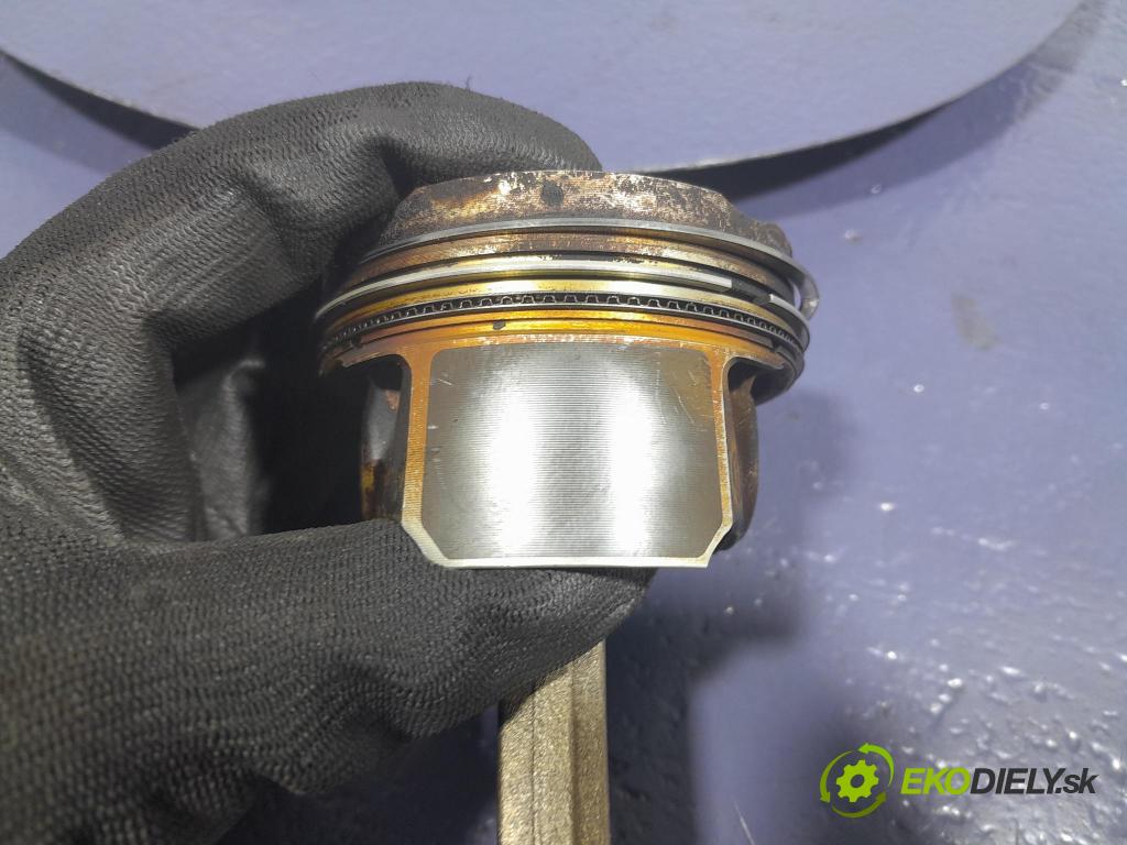 Skoda Octavia 2023 píst