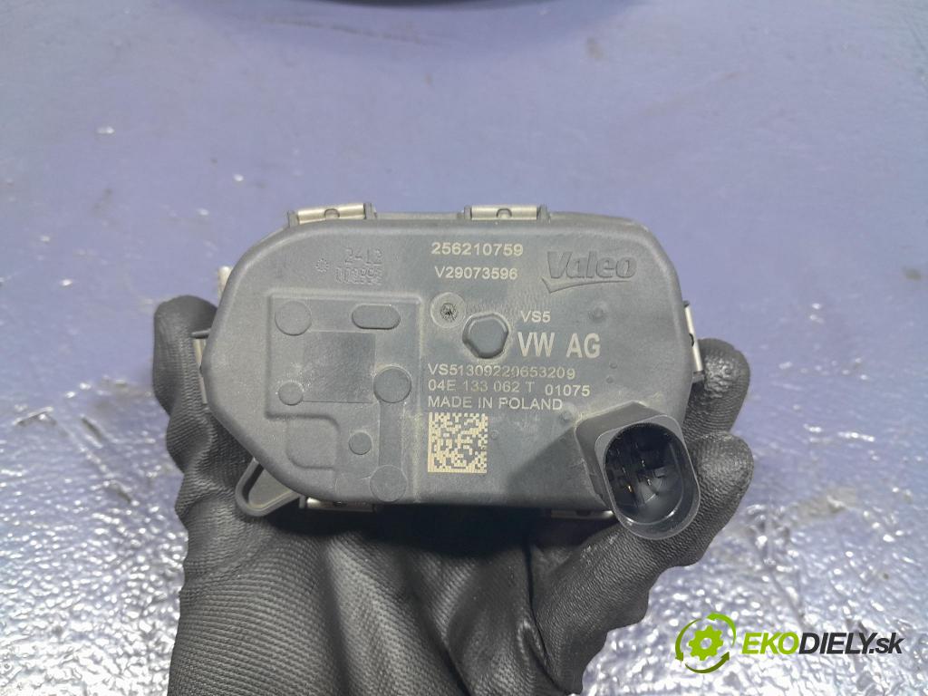 Skoda Octavia 2023 klapka 04E133062T