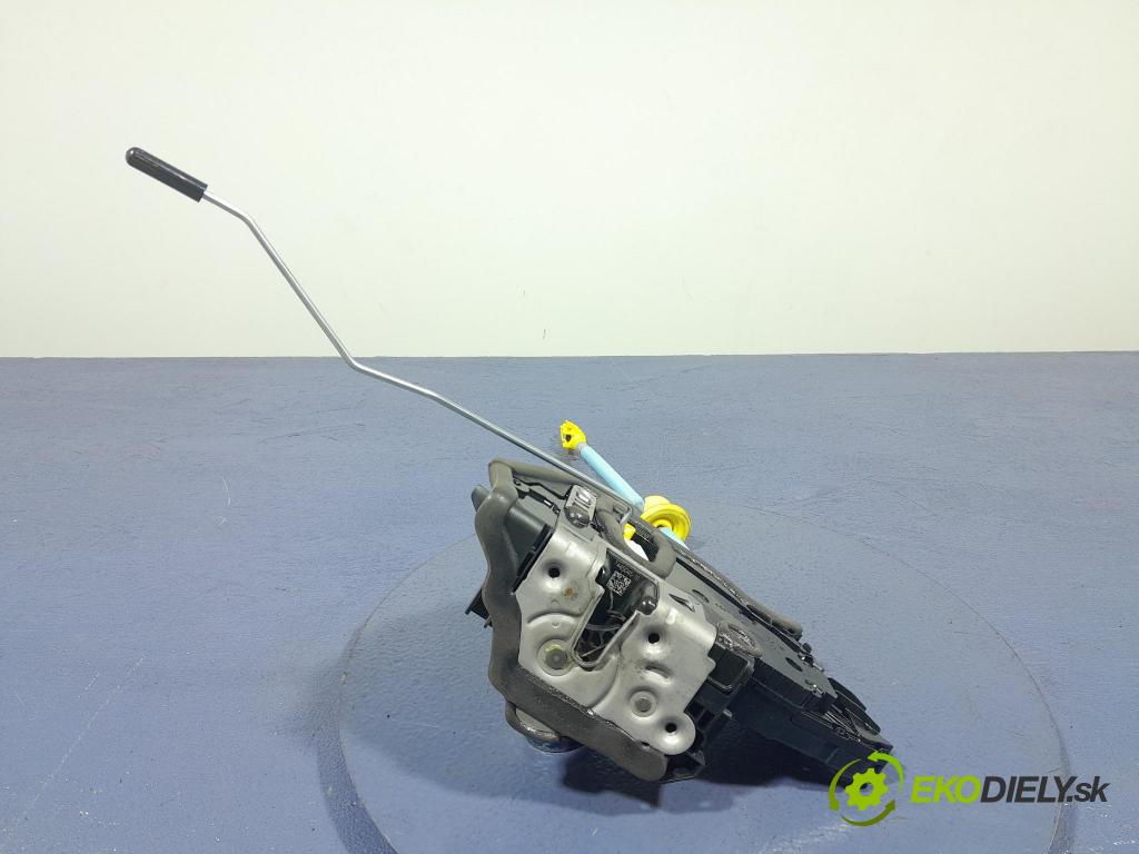 Bmw Seria 2 2020 zámok dvere zad Vľavo: 7445045