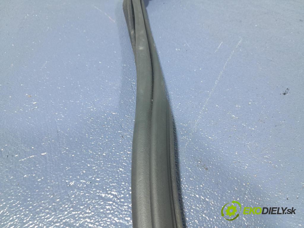 Skoda Octavia 2023 Těsnění: dveře 5E3867367