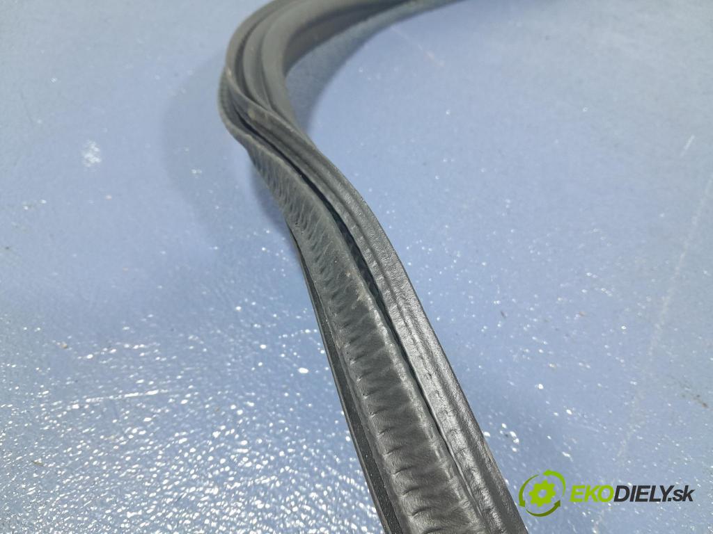 Skoda Octavia 2023 Těsnění: dveře 5E3867367