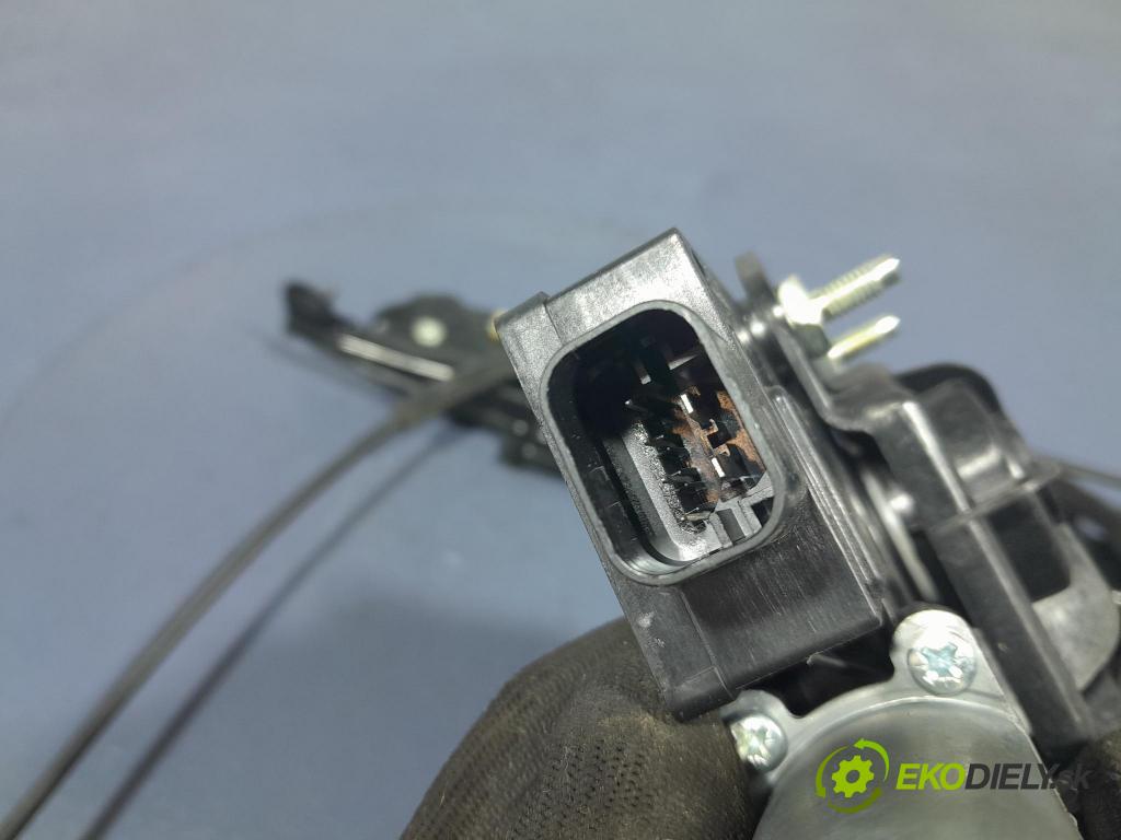 Bmw Seria 2 2020 mechanismus stahování Sklenka: Zad: Levý: 9851139