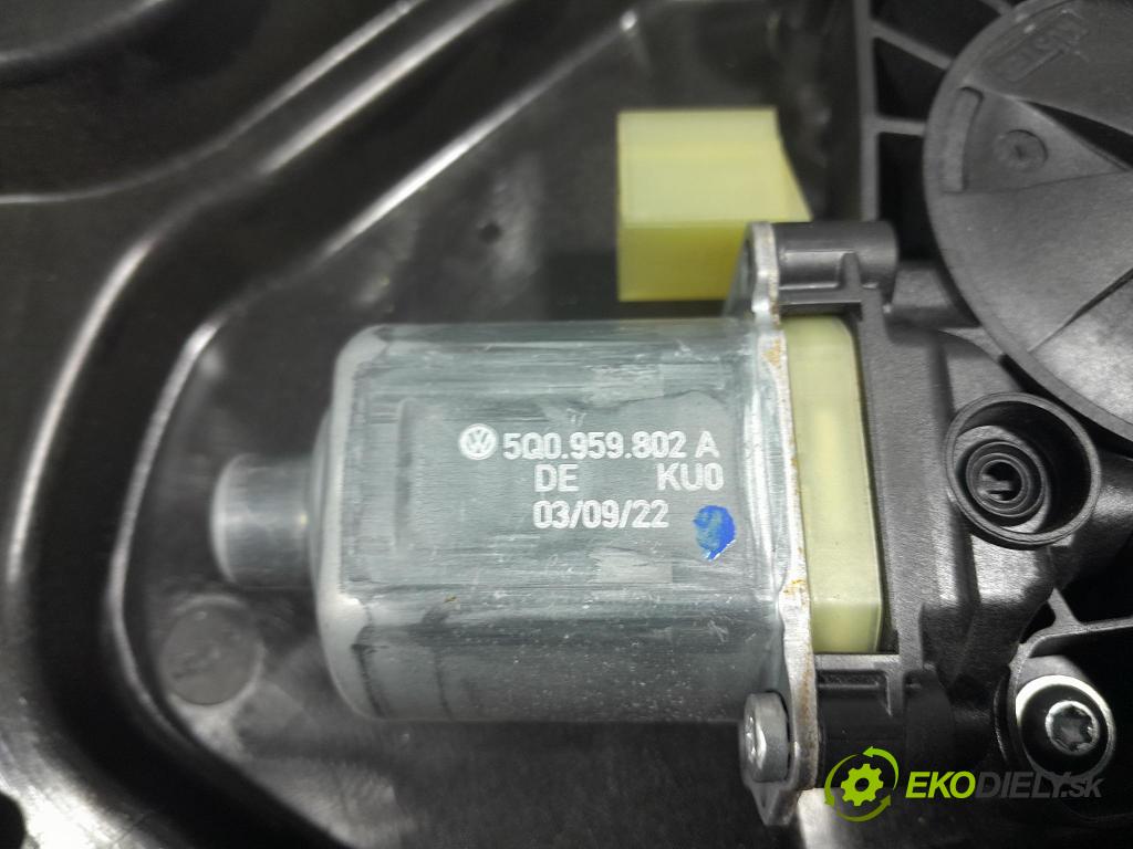 Skoda Octavia 2023 mechanismus stahování Sklenka: před v pravo: 5E3837656A