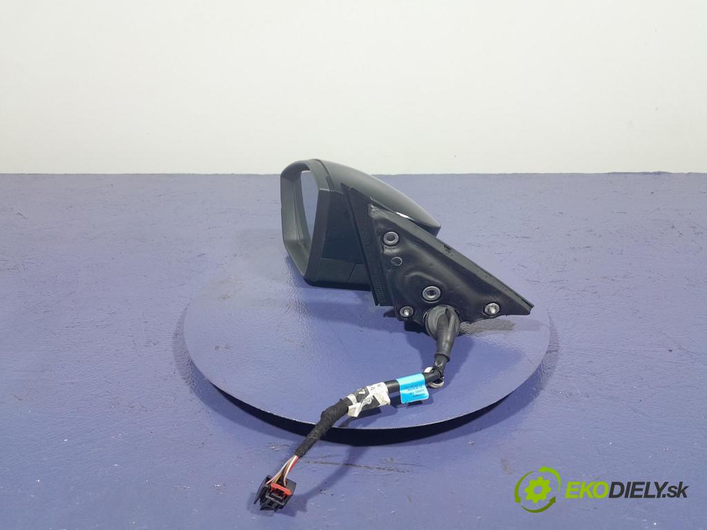 Skoda Octavia 2023 zpětné zrcátko Vlevo, odjet: