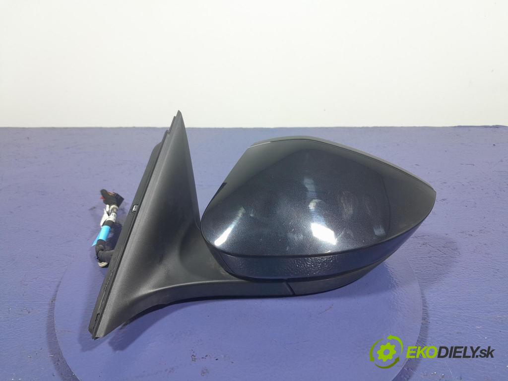 Skoda Octavia 2023 zpětné zrcátko Vlevo, odjet:
