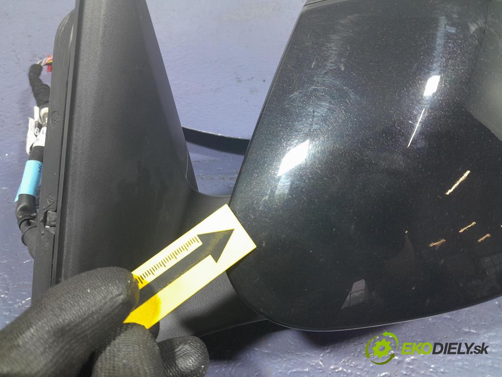 Skoda Octavia 2023 zpětné zrcátko Vlevo, odjet: