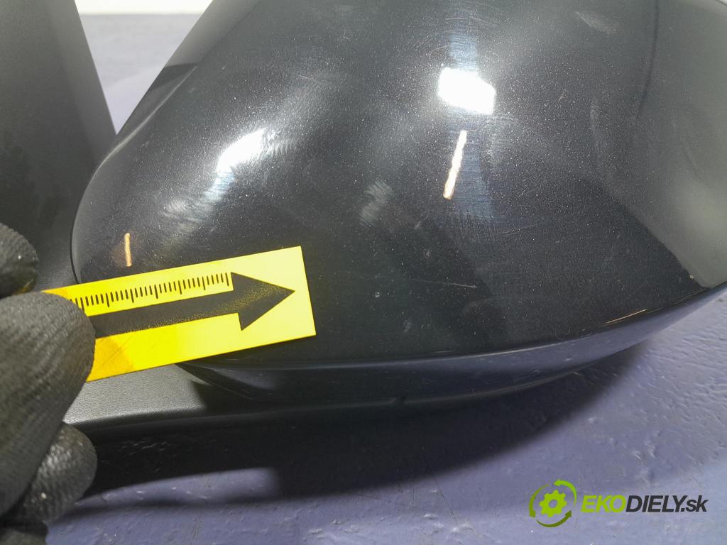 Skoda Octavia 2023 zpětné zrcátko Vlevo, odjet: