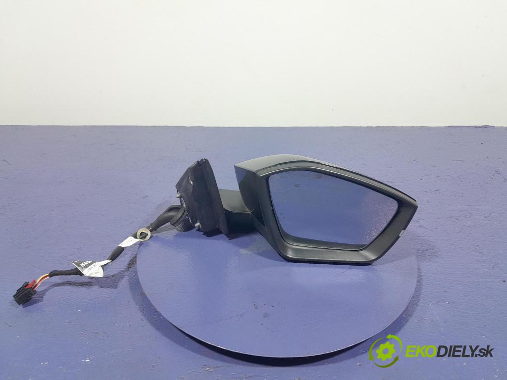 Skoda Octavia 2023 zpětné zrcátko prave