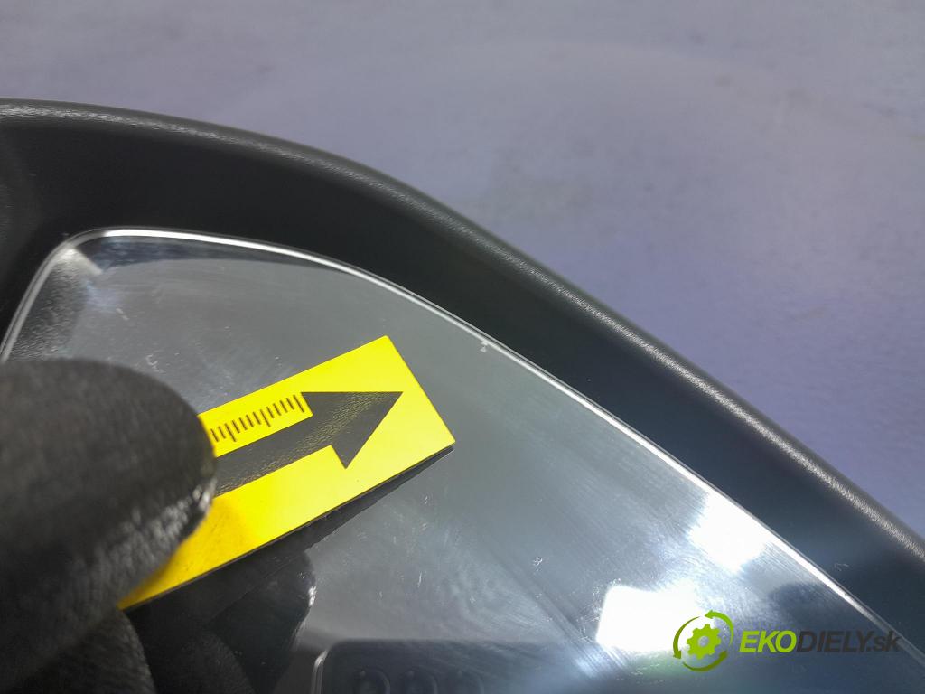 Skoda Octavia 2023 zpětné zrcátko prave