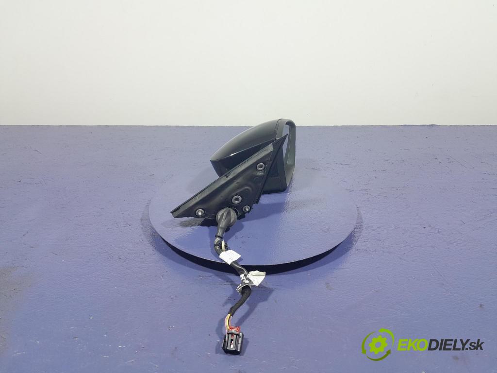 Skoda Octavia 2023 zpětné zrcátko prave
