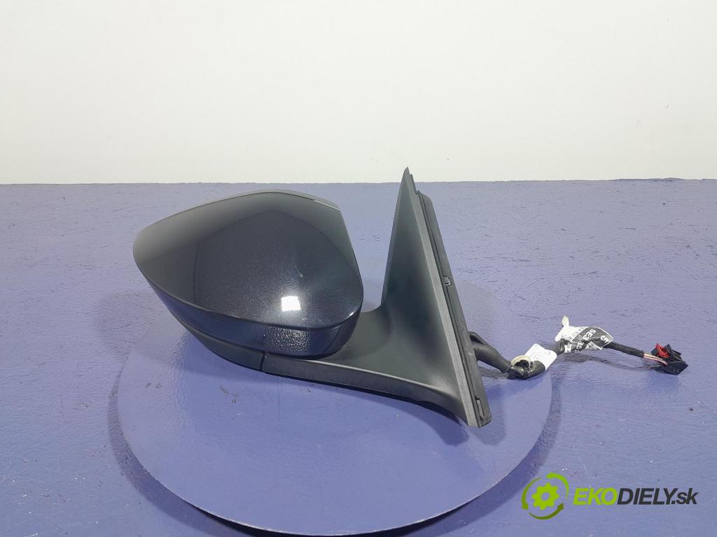 Skoda Octavia 2023 zpětné zrcátko prave