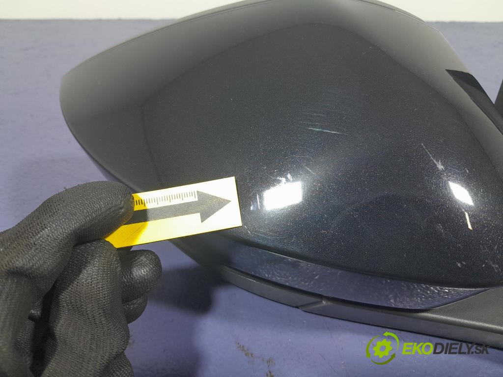 Skoda Octavia 2023 zpětné zrcátko prave