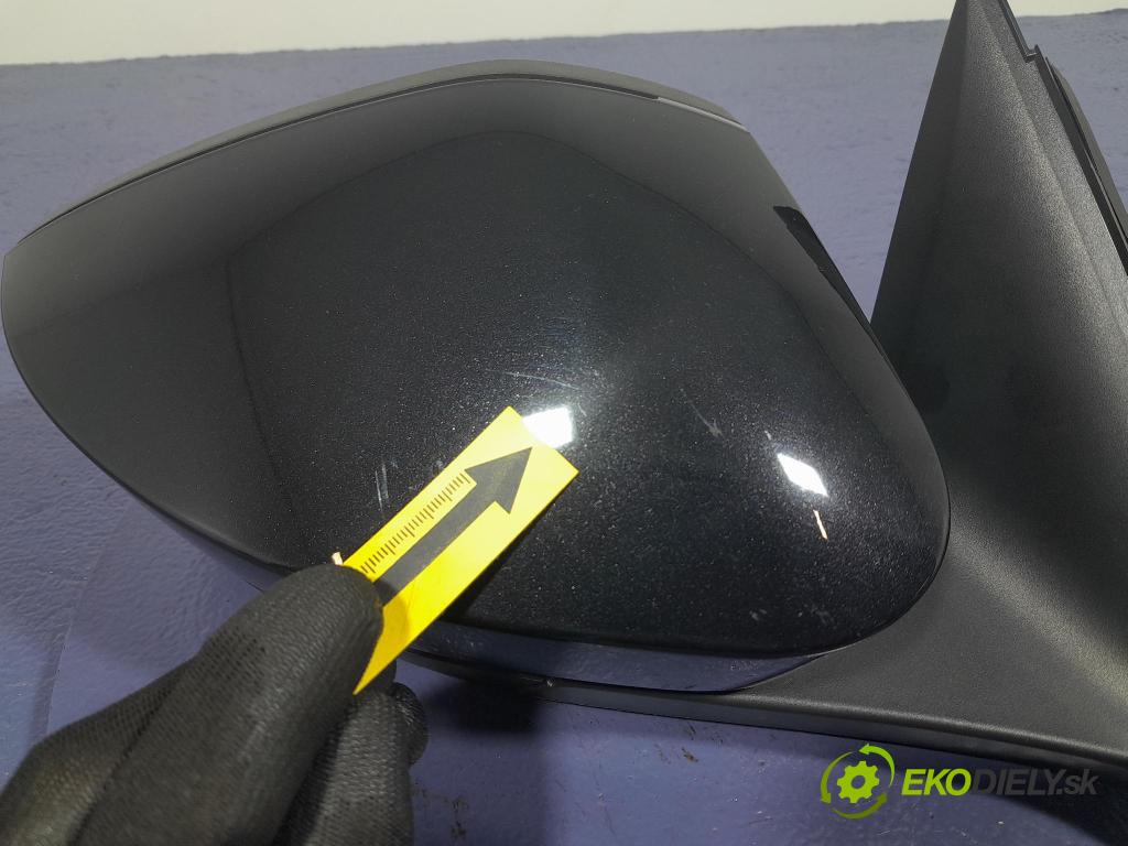 Skoda Octavia 2023 zpětné zrcátko prave