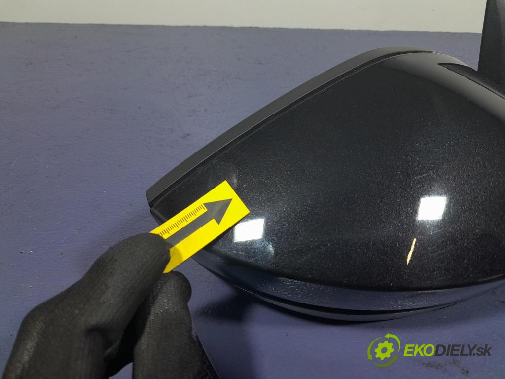 Skoda Octavia 2023 zpětné zrcátko prave