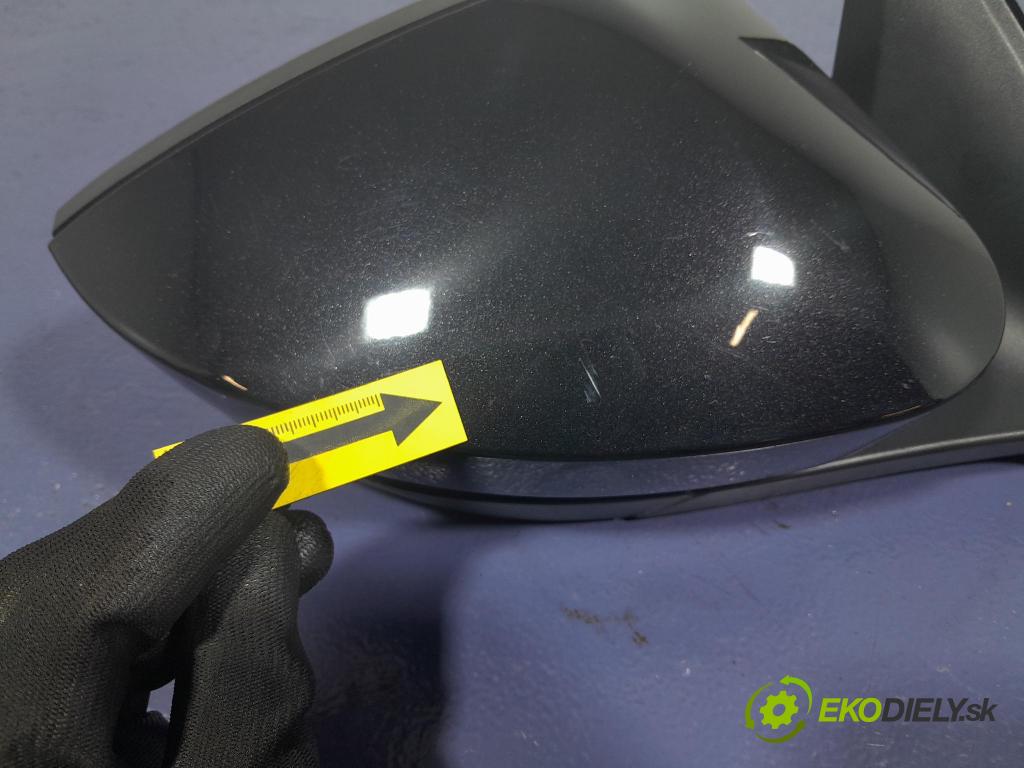 Skoda Octavia 2023 zpětné zrcátko prave