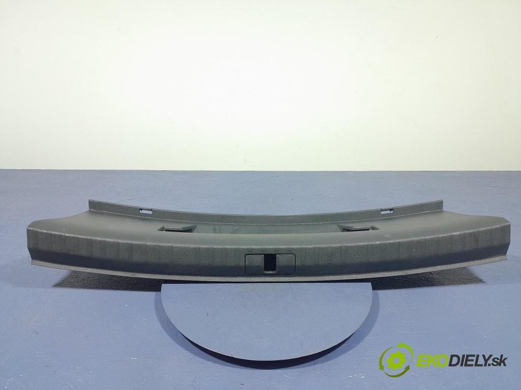 Skoda Octavia 2023 kryt Plast: Interiéry: 5E6863459D