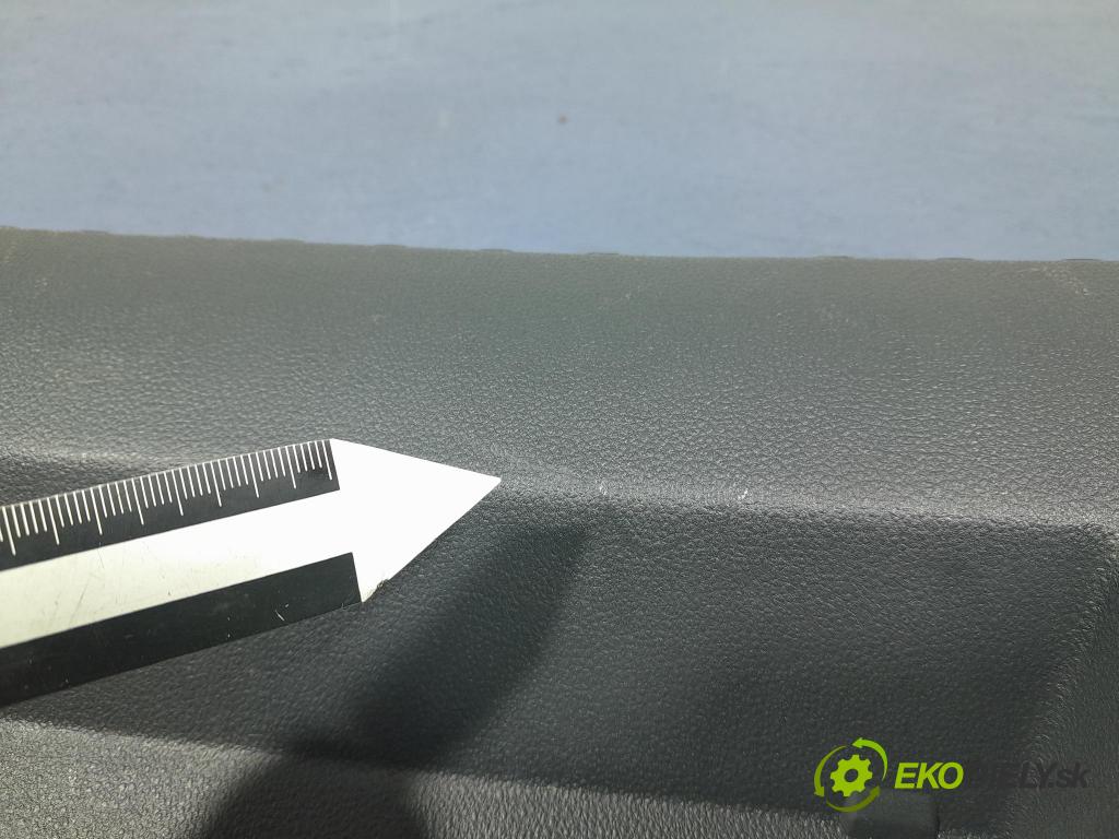Skoda Octavia 2023 kryt Plast: Interiéry: 5E6863459D