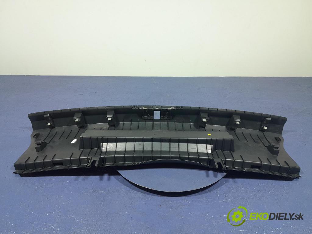 Skoda Octavia 2023 kryt Plast: Interiéry: 5E6863459D