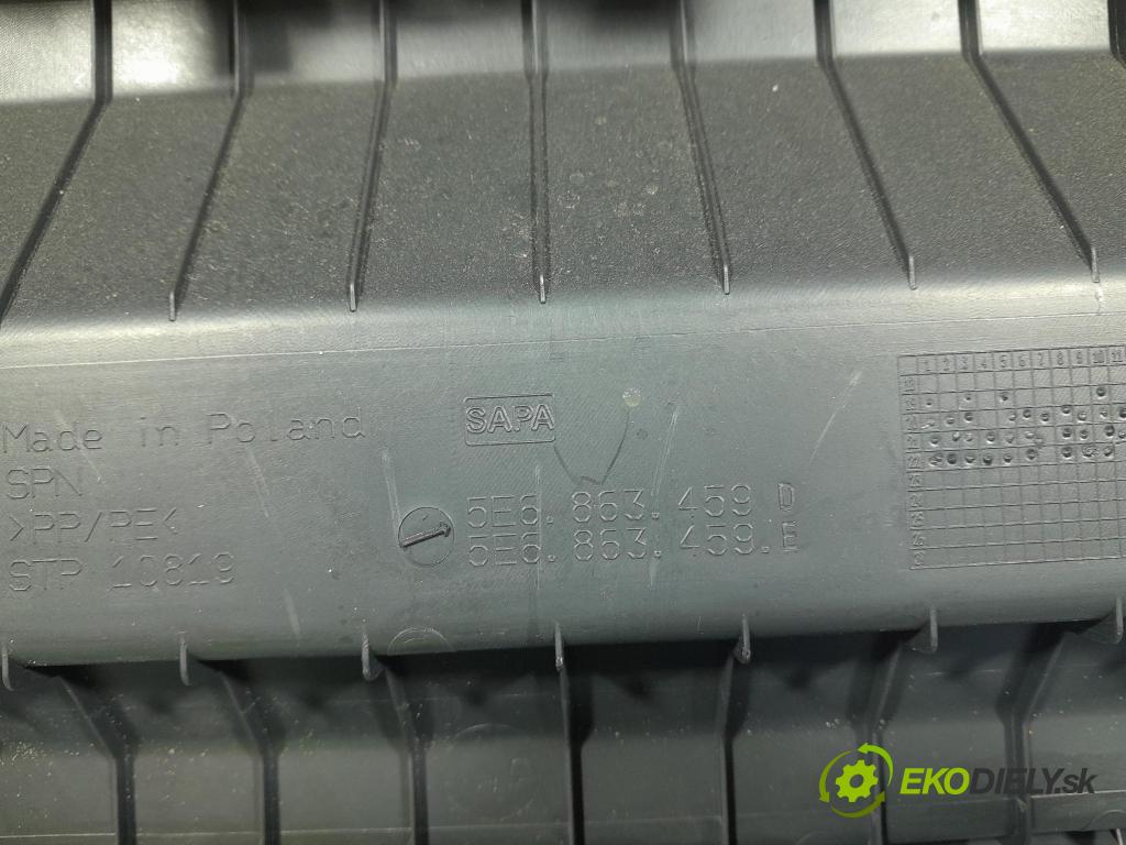 Skoda Octavia 2023 kryt Plast: Interiéry: 5E6863459D