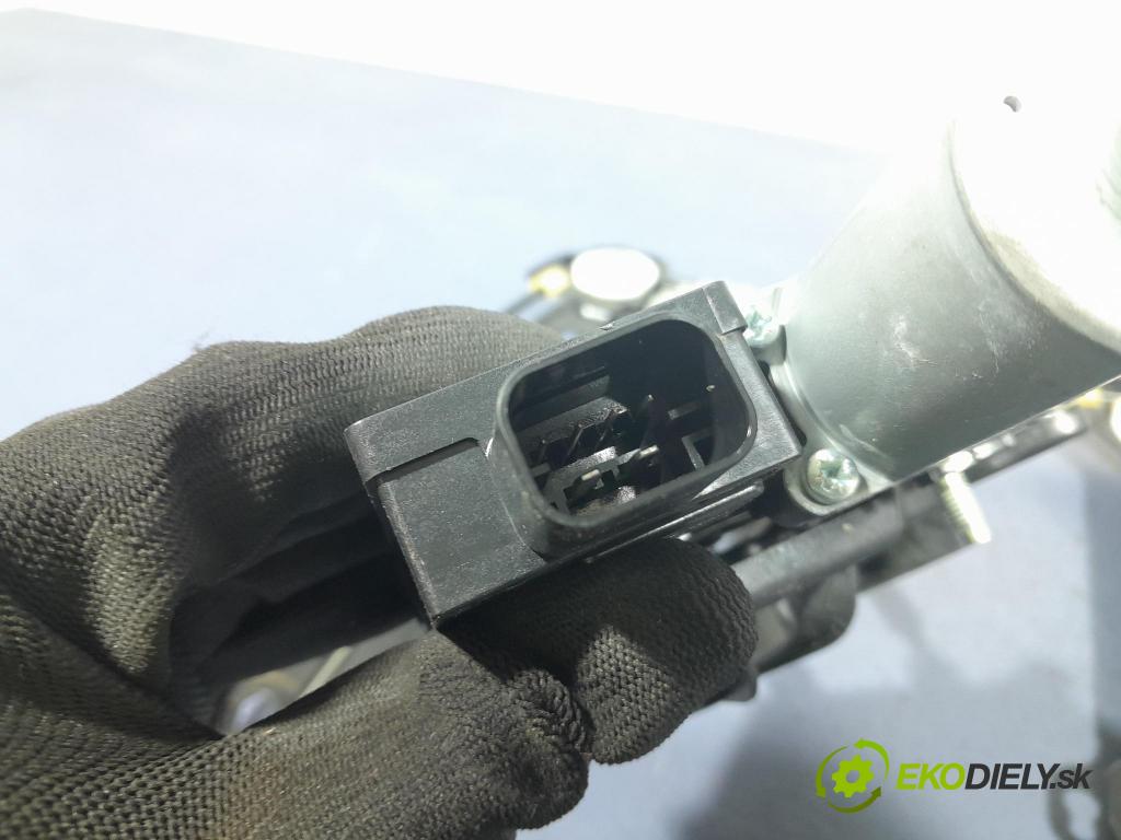 Bmw Seria 2 2020 mechanismus stahování Sklenka: Zad: v pravo: 9851140