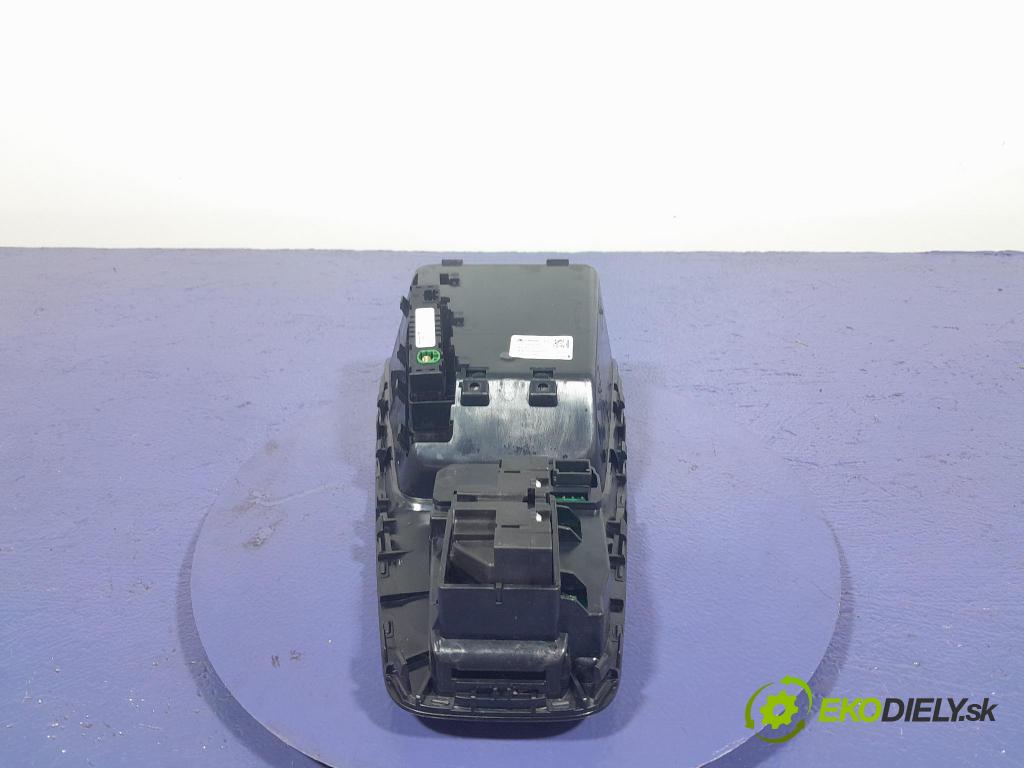 Skoda Octavia 2023 kryt Plast: Interiéry: 5E4713203BJ