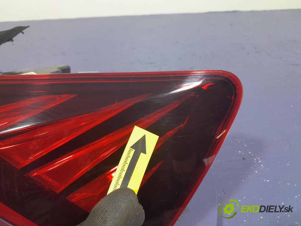 Skoda Octavia 2023 světlo Zad: Práva: Mimo: 5E3945208A