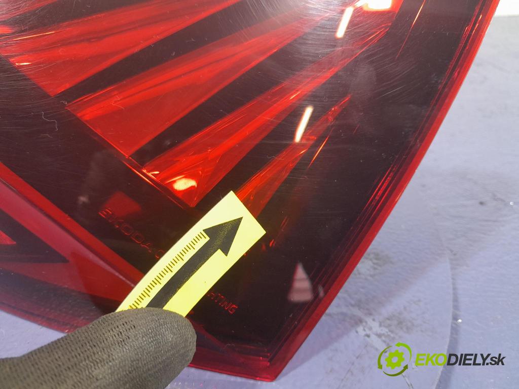 Skoda Octavia 2023 světlo Zad: Práva: Mimo: 5E3945208A