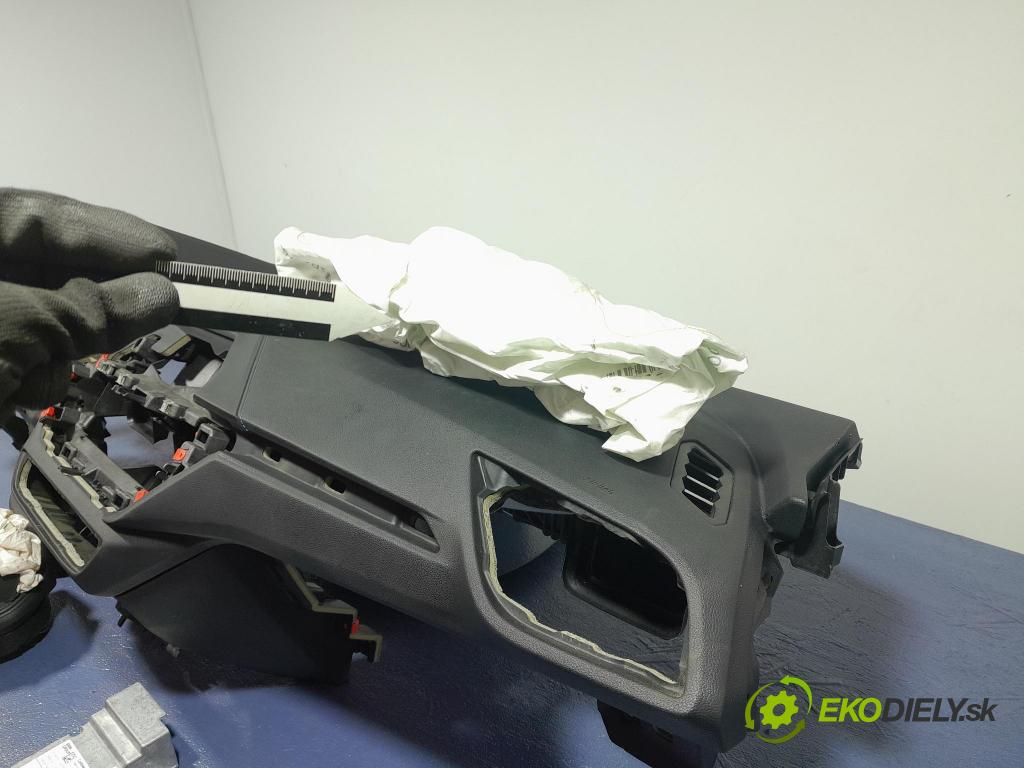 Bmw Seria 2 2020 kokpit,pristrojová doska