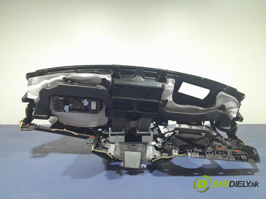 Bmw Seria 2 2020 kokpit,pristrojová doska