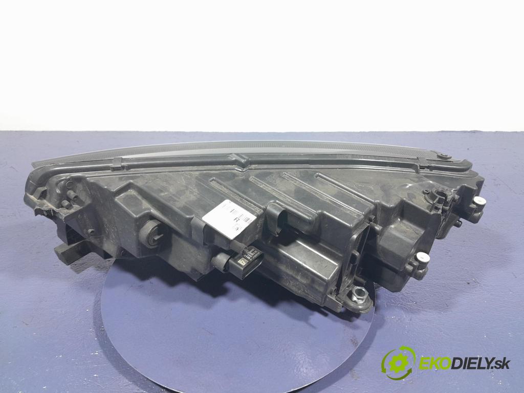 Skoda Octavia 2023 Reflektor: v pravo: 5E4941016