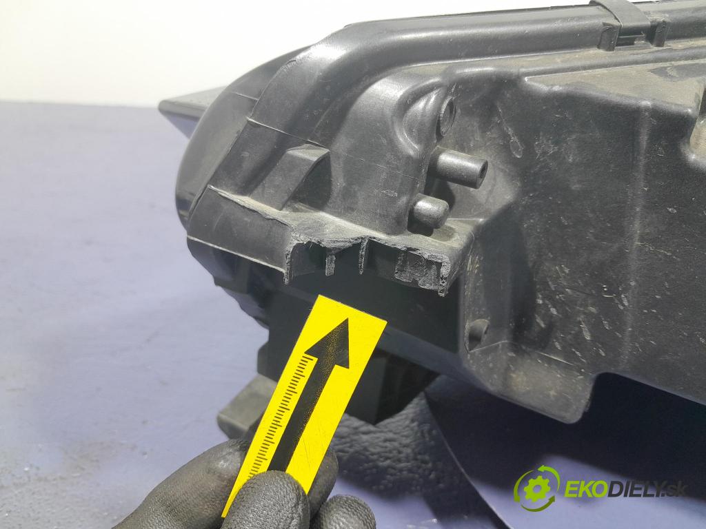 Skoda Octavia 2023 Reflektor: v pravo: 5E4941016