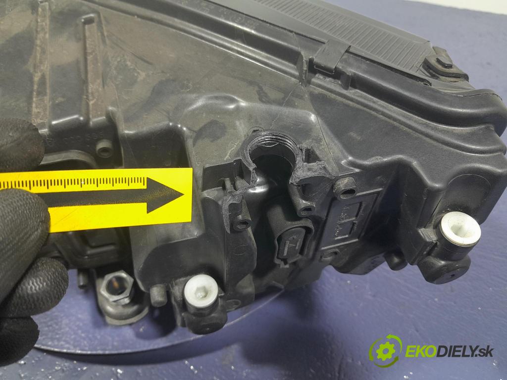 Skoda Octavia 2023 Reflektor: v pravo: 5E4941016