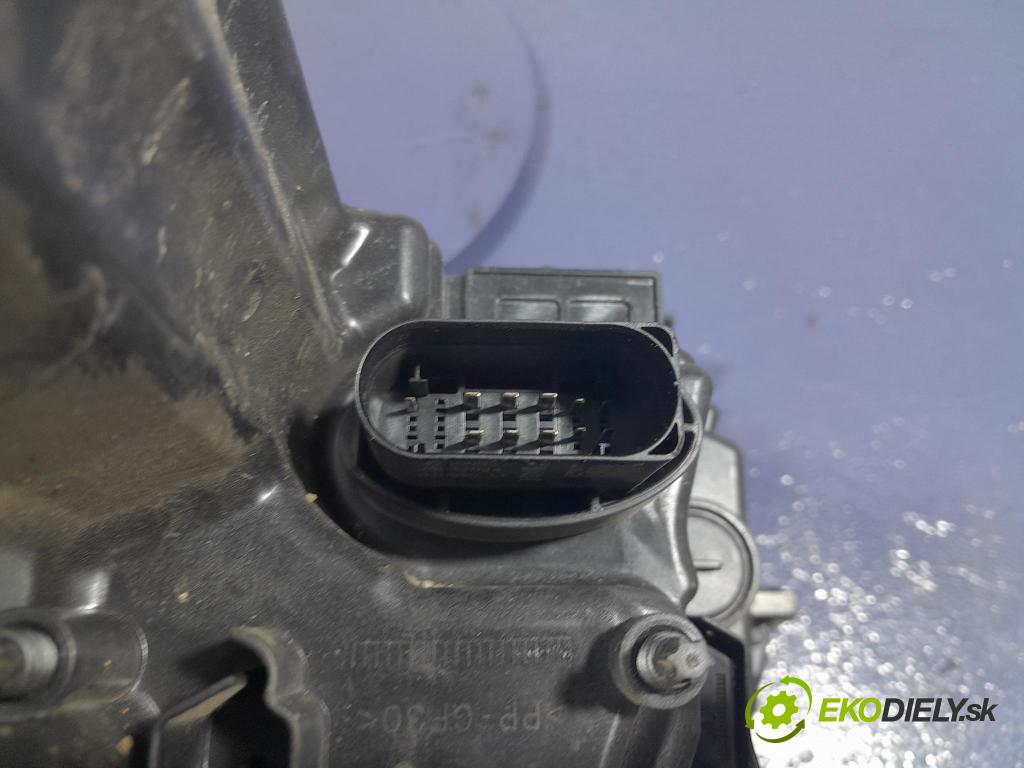 Skoda Octavia 2023 Reflektor: v pravo: 5E4941016