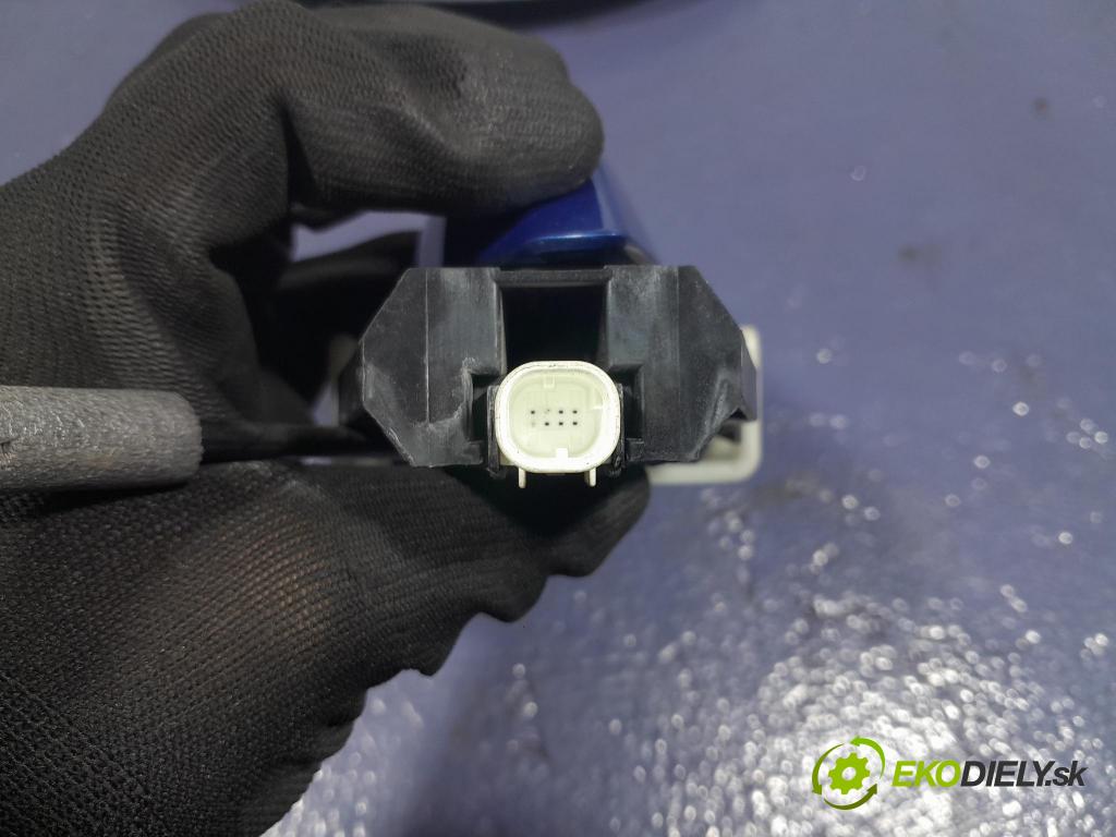 Skoda Octavia 2023 klika před Práva: 8V0839885