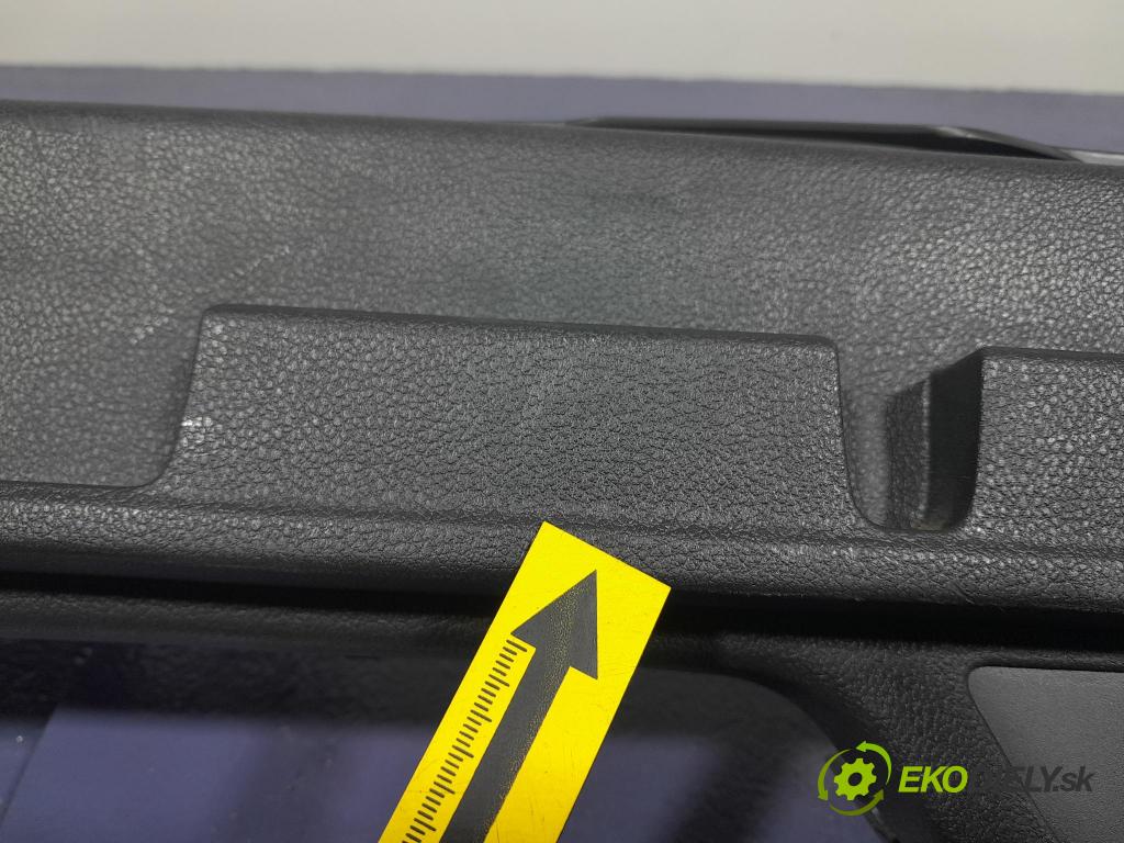 Skoda Octavia 2023 kryt Plast: Interiéry: 5E6867762