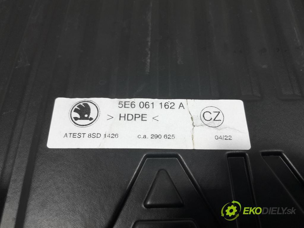 Skoda Octavia 2023 koberec do auta 5E6061162A