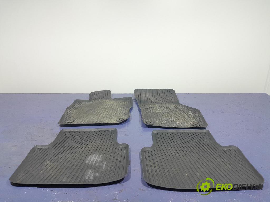 Skoda Octavia 2023 koberec do auta 5E4061500A