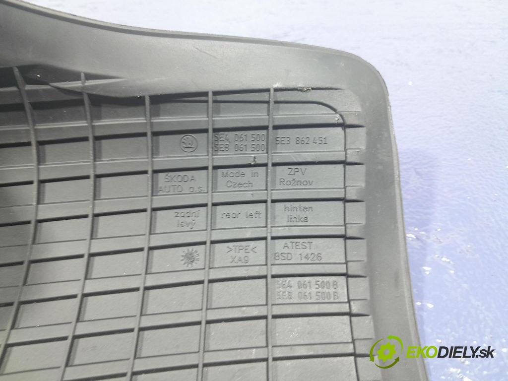 Skoda Octavia 2023 koberec do auta 5E4061500A