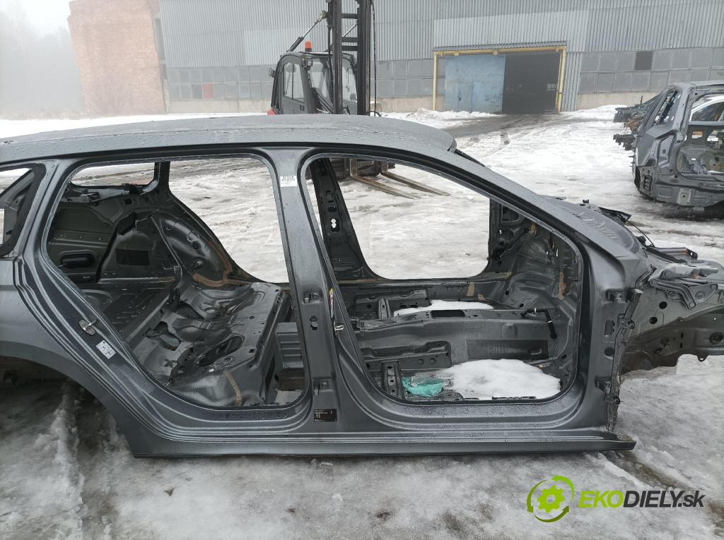 Skoda Octavia 0 práh v pravo: