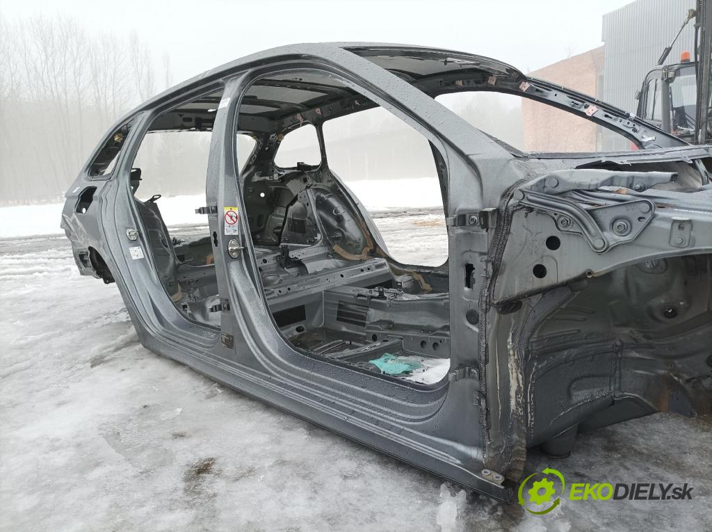 Skoda Octavia 0 práh v pravo: