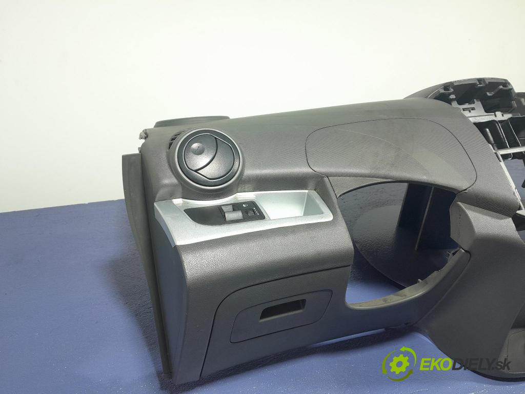 Chevrolet Spark 2013 kokpit,pristrojová doska