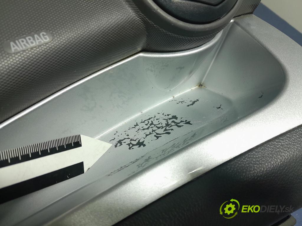 Chevrolet Spark 2013 kokpit,pristrojová doska