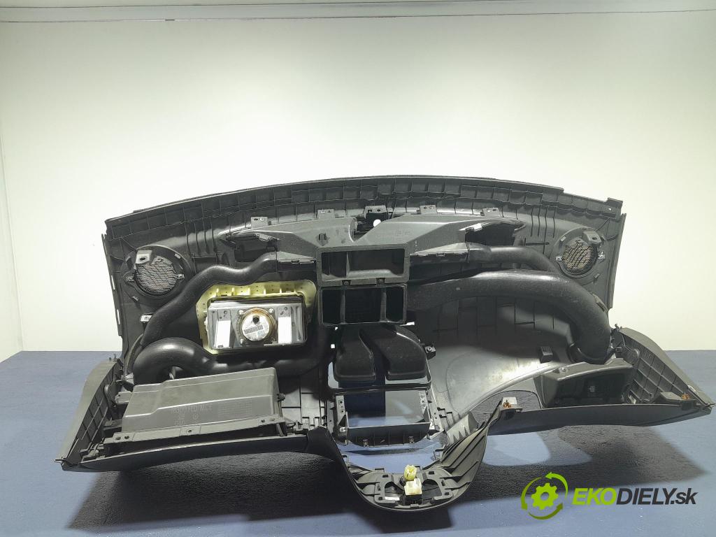 Chevrolet Spark 2013 kokpit,pristrojová doska