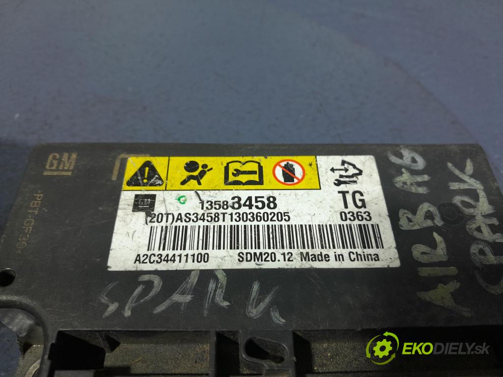 Chevrolet Spark 2013 kokpit,pristrojová doska