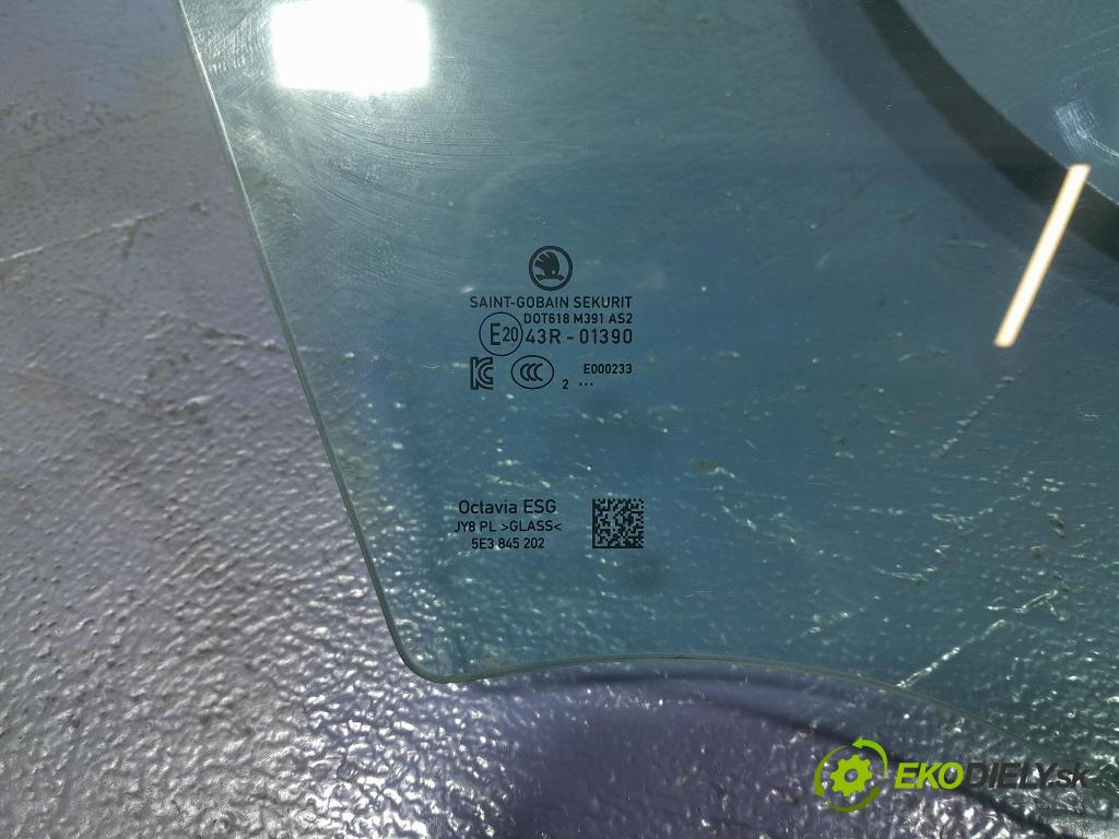 Skoda Octavia 2023 sklo dvere Predné Prava: 5E3845202